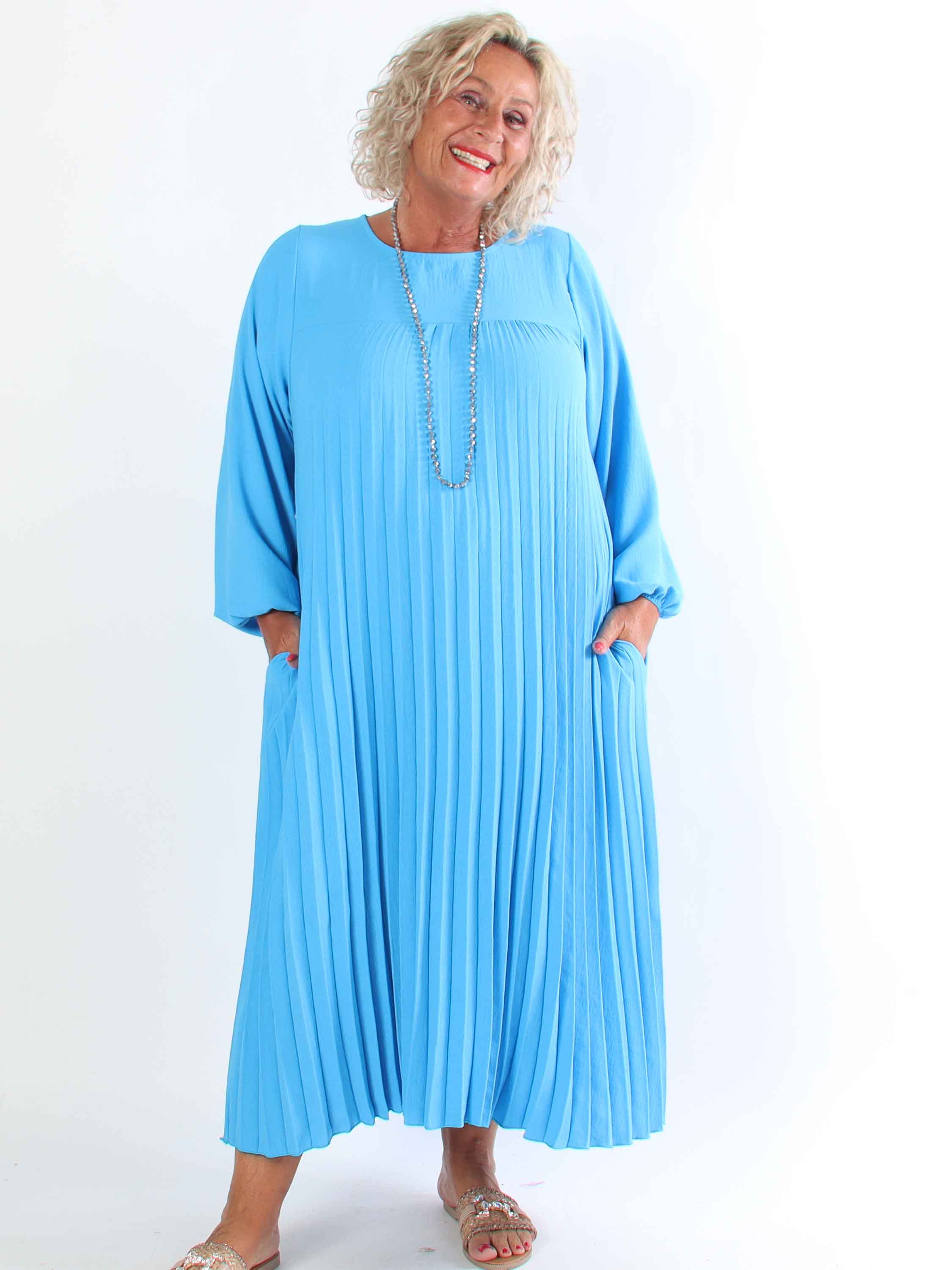 Nancy Long Sleeve - Lang plus size kjole med plisseringer og lommer